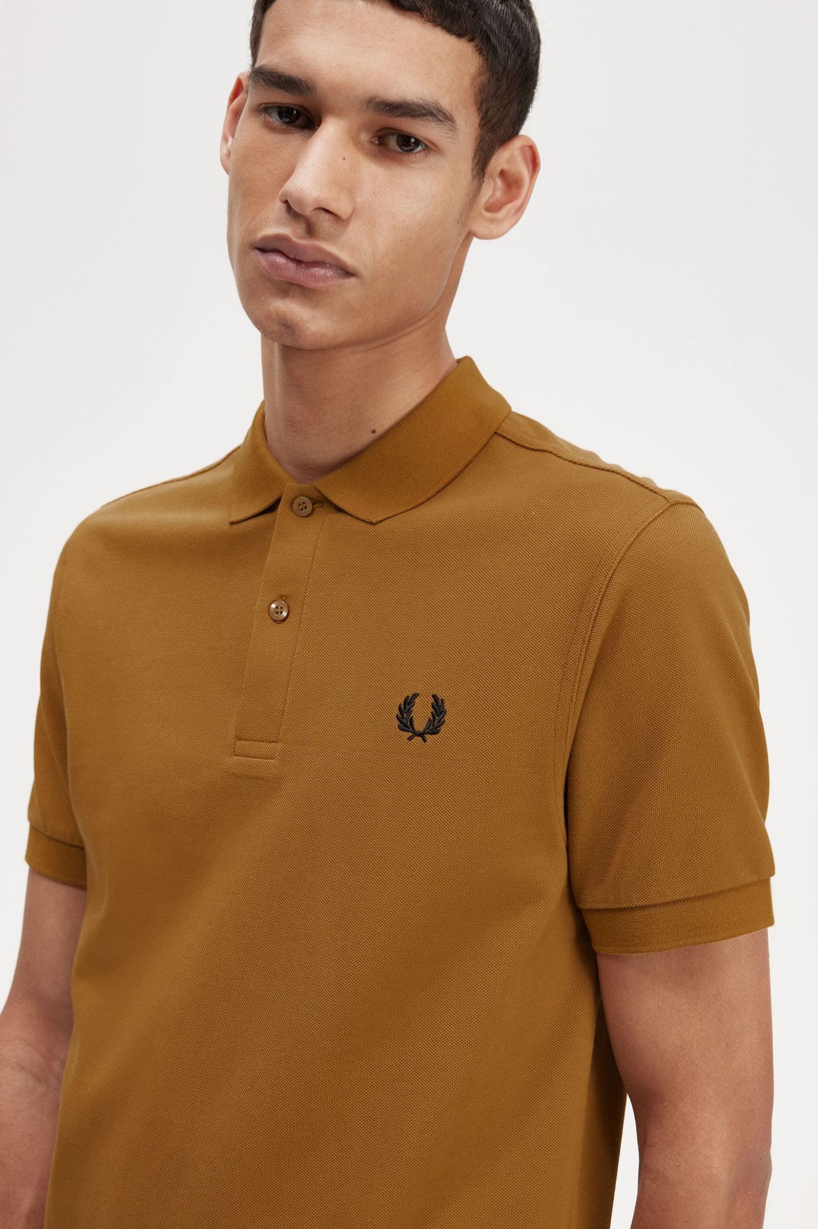 Fred Perry Polo Liso M6000 Caramelo Oscuro