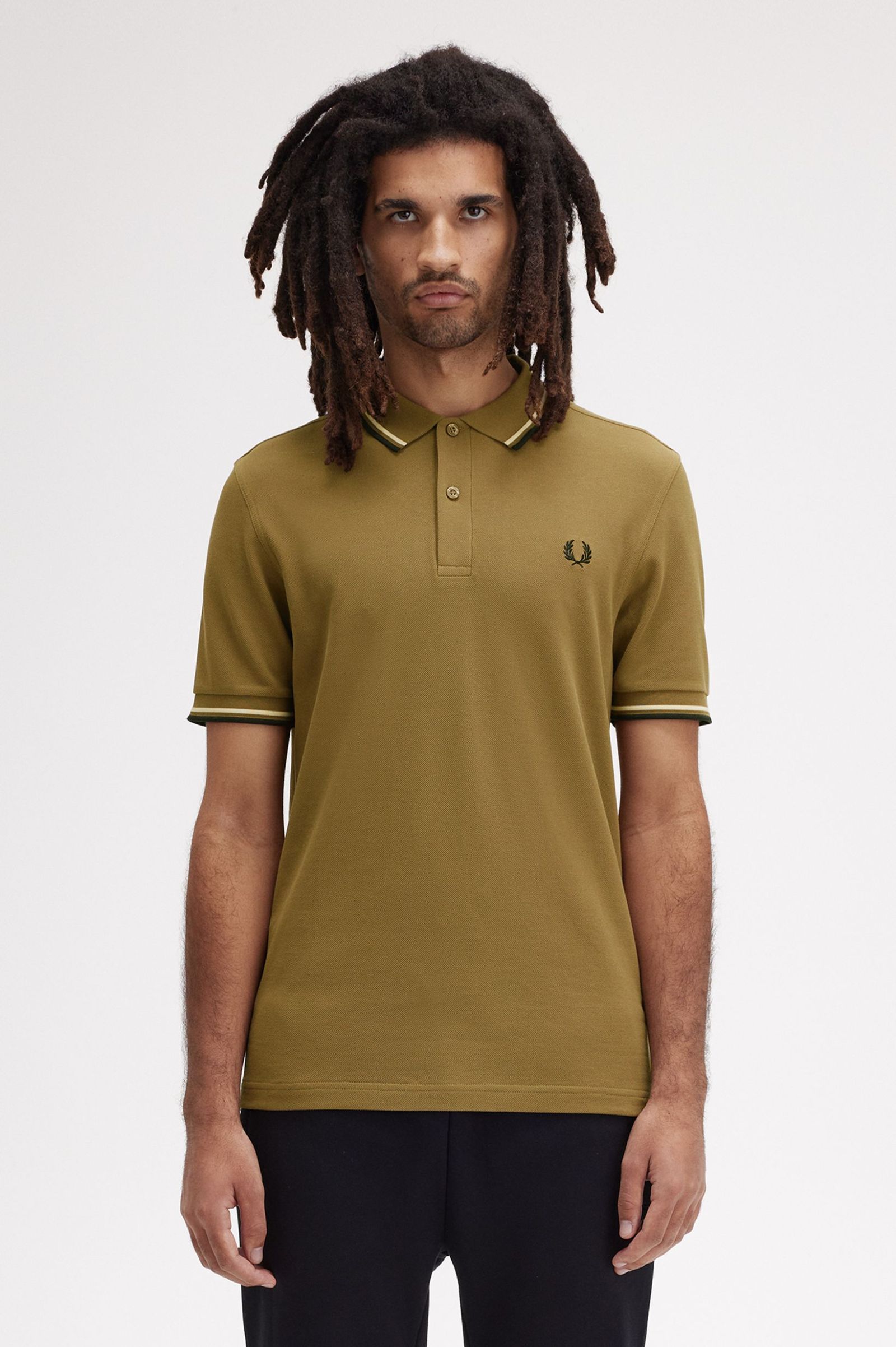 Fred Perry M3600 Gris piedra sombreado / Helado / Negro