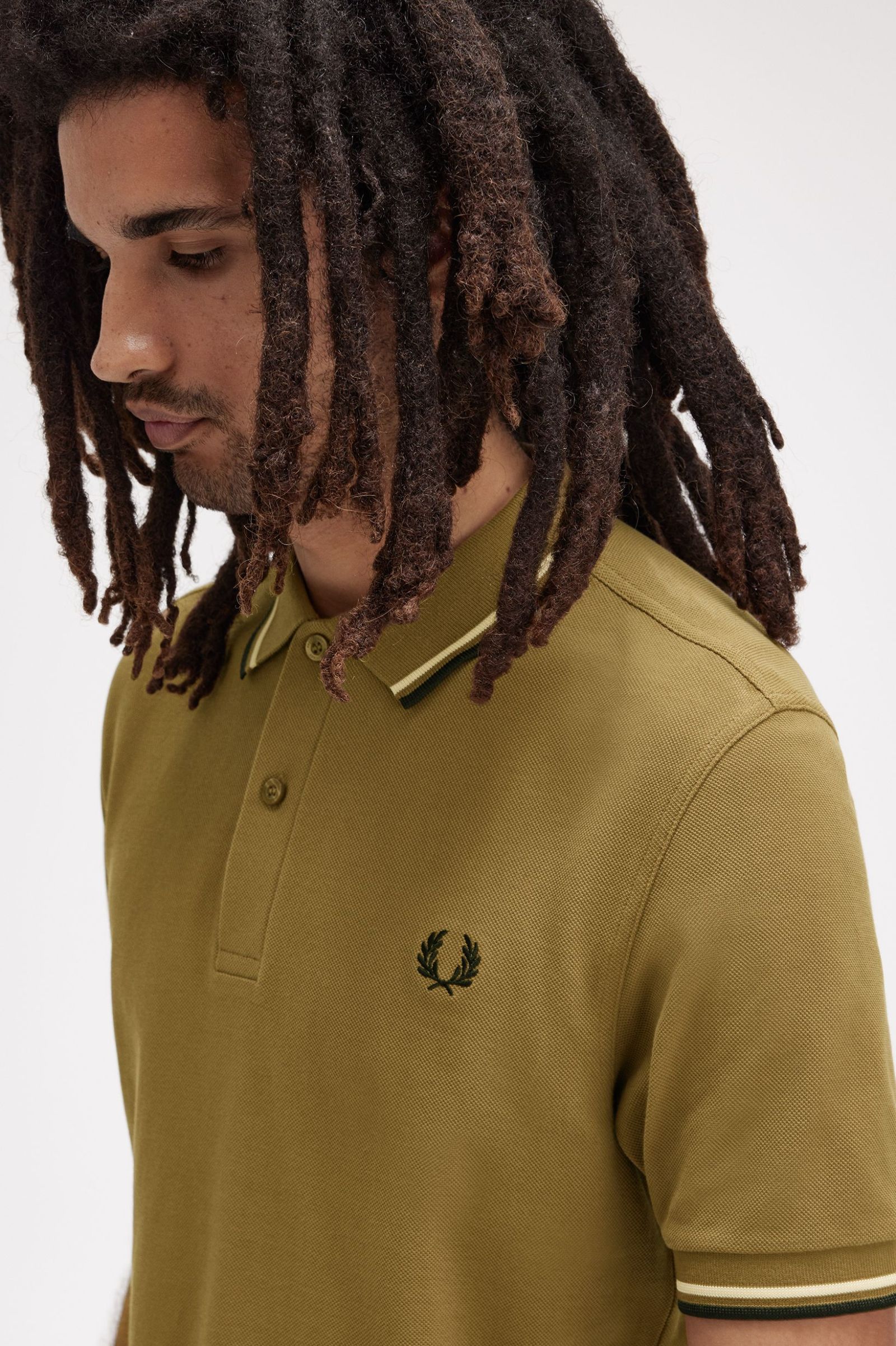 Fred Perry M3600 Gris piedra sombreado / Helado / Negro