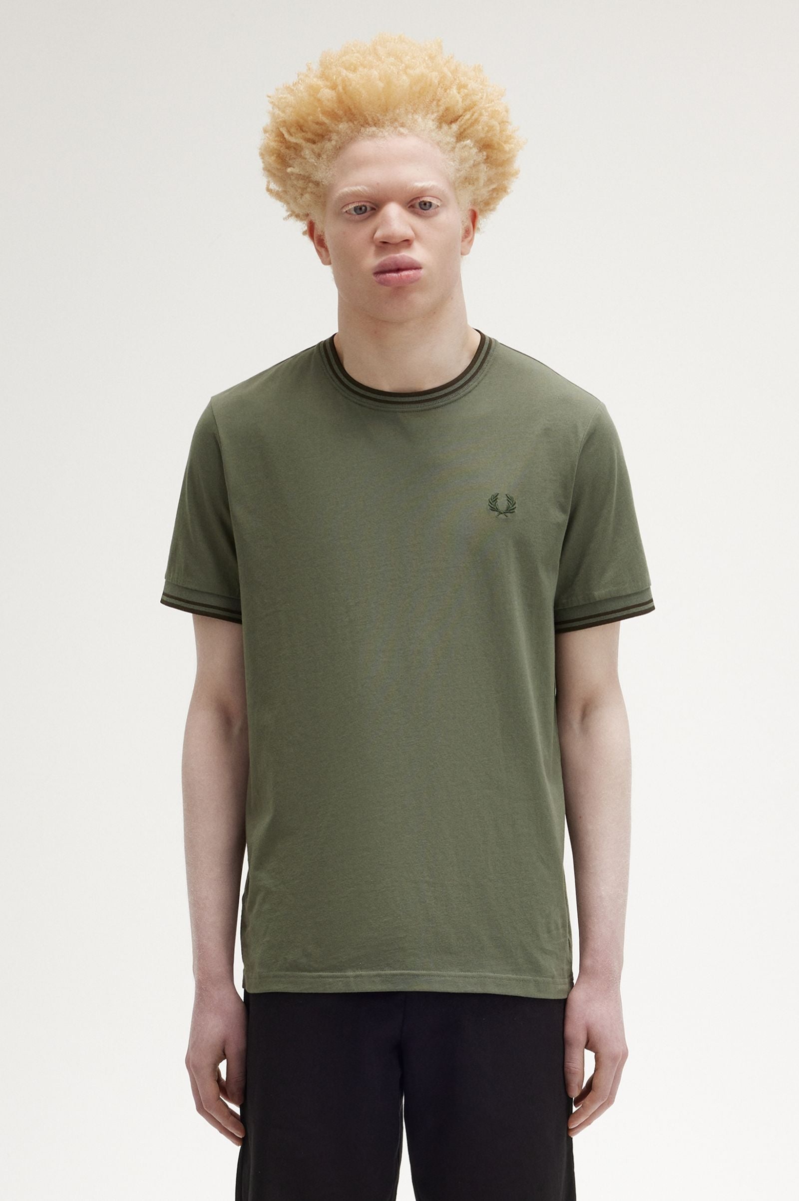 Fred Perry Camiseta M1588 Verde Laurel Wreath / Verde noche