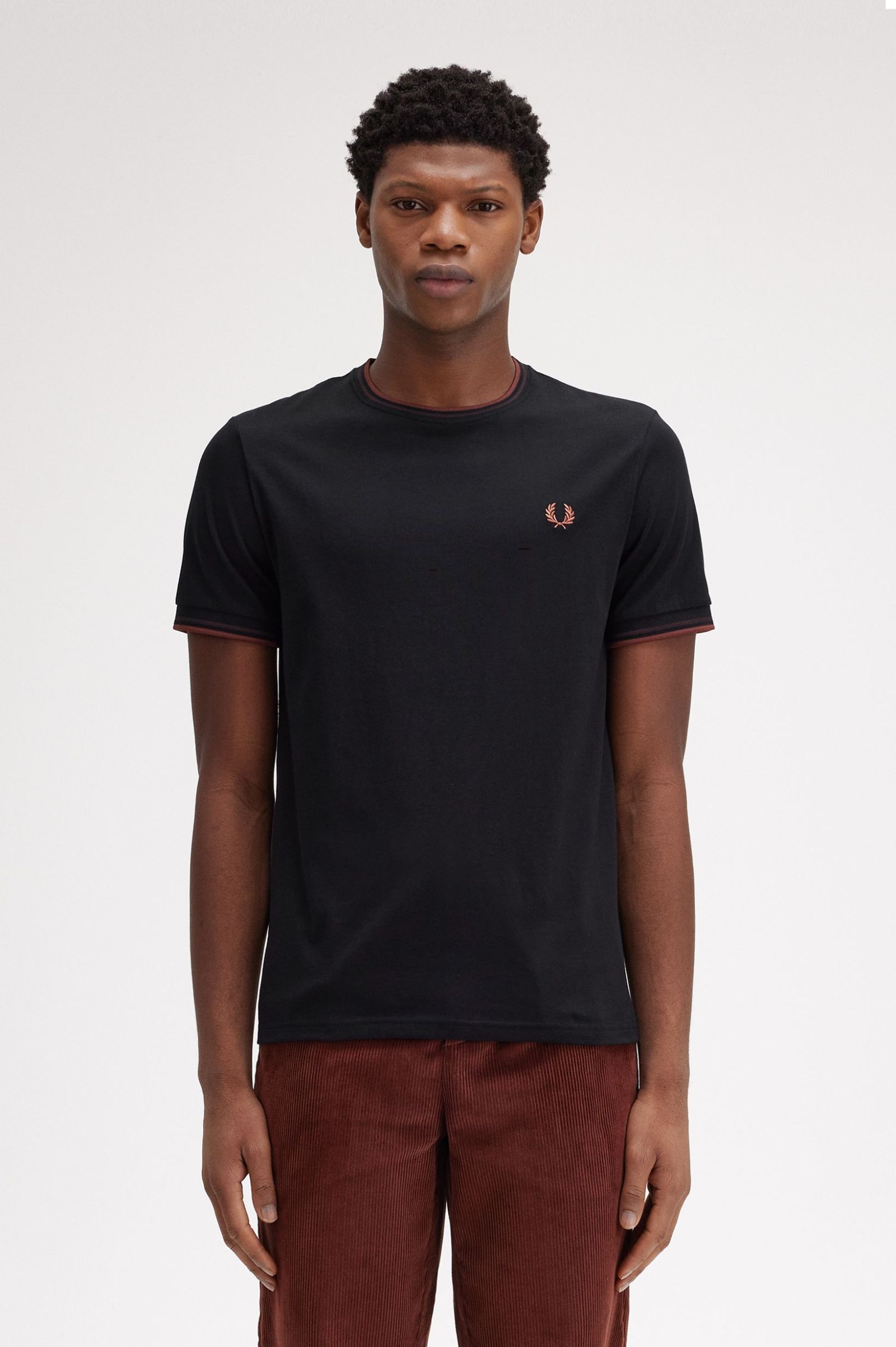 Fred Perry Camiseta M1588 Negro / Ladrillo Carrington / Marrón whisky