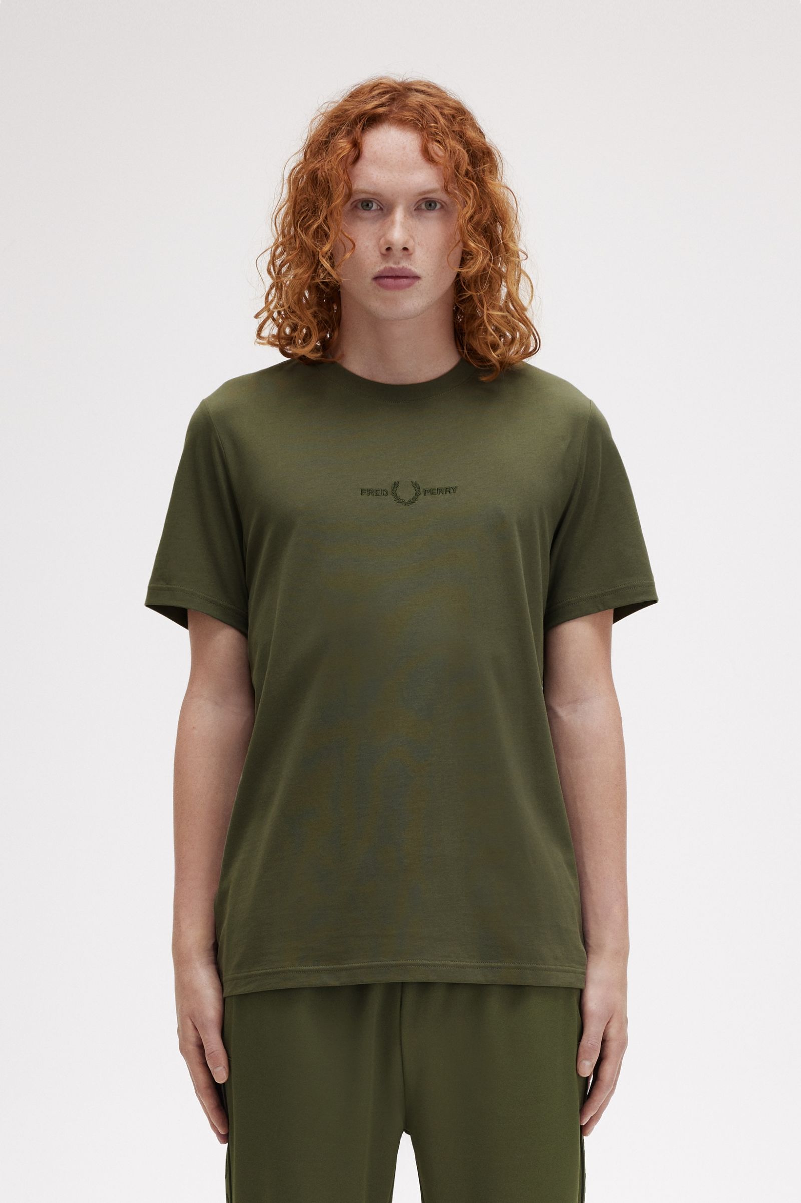 Fred Perry Camiseta Bordada M4580 Verde Laurel Wreath