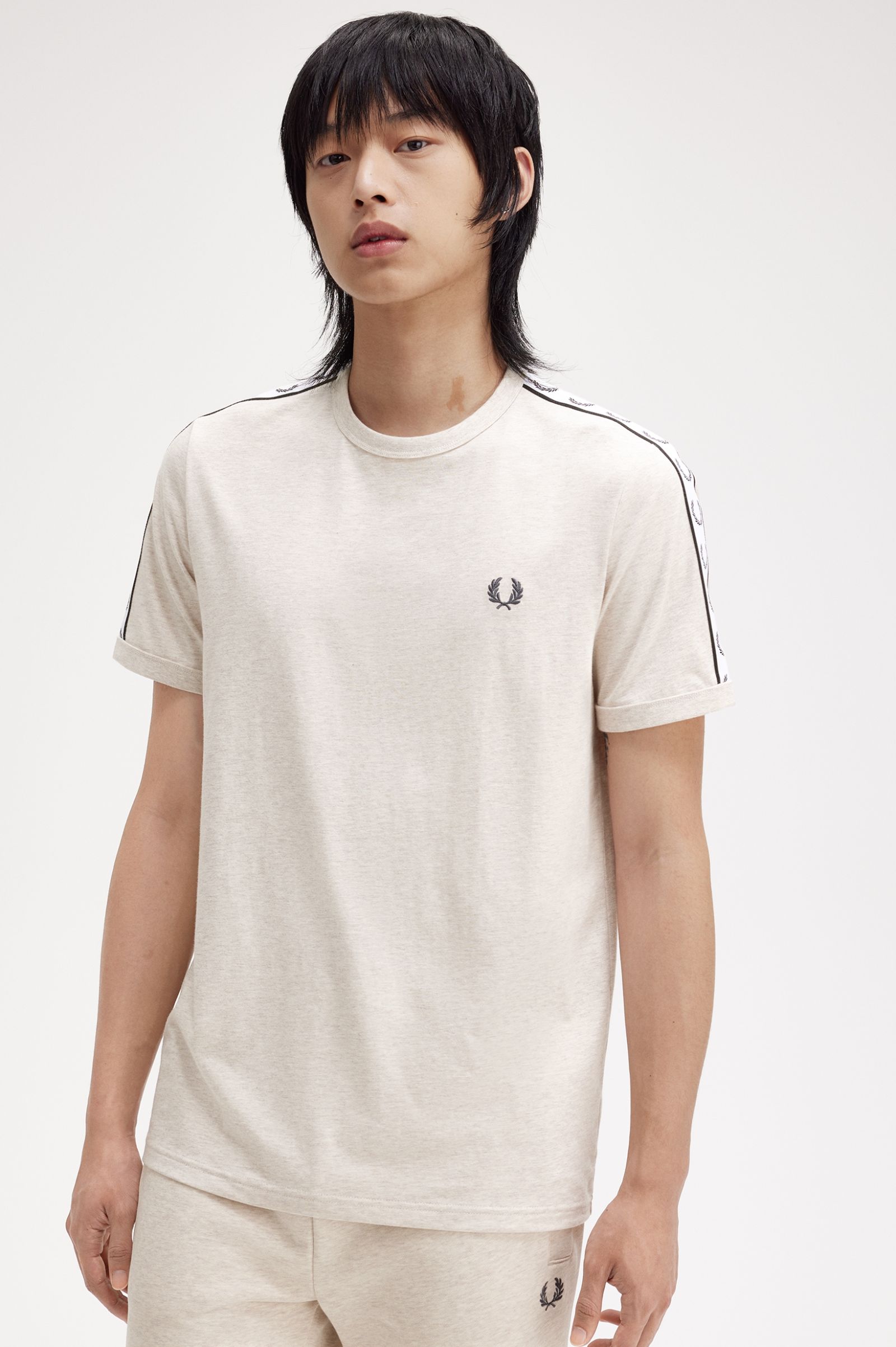 Fred Perry Camiseta Ringer con cinta M4620 Gacha jaspeado