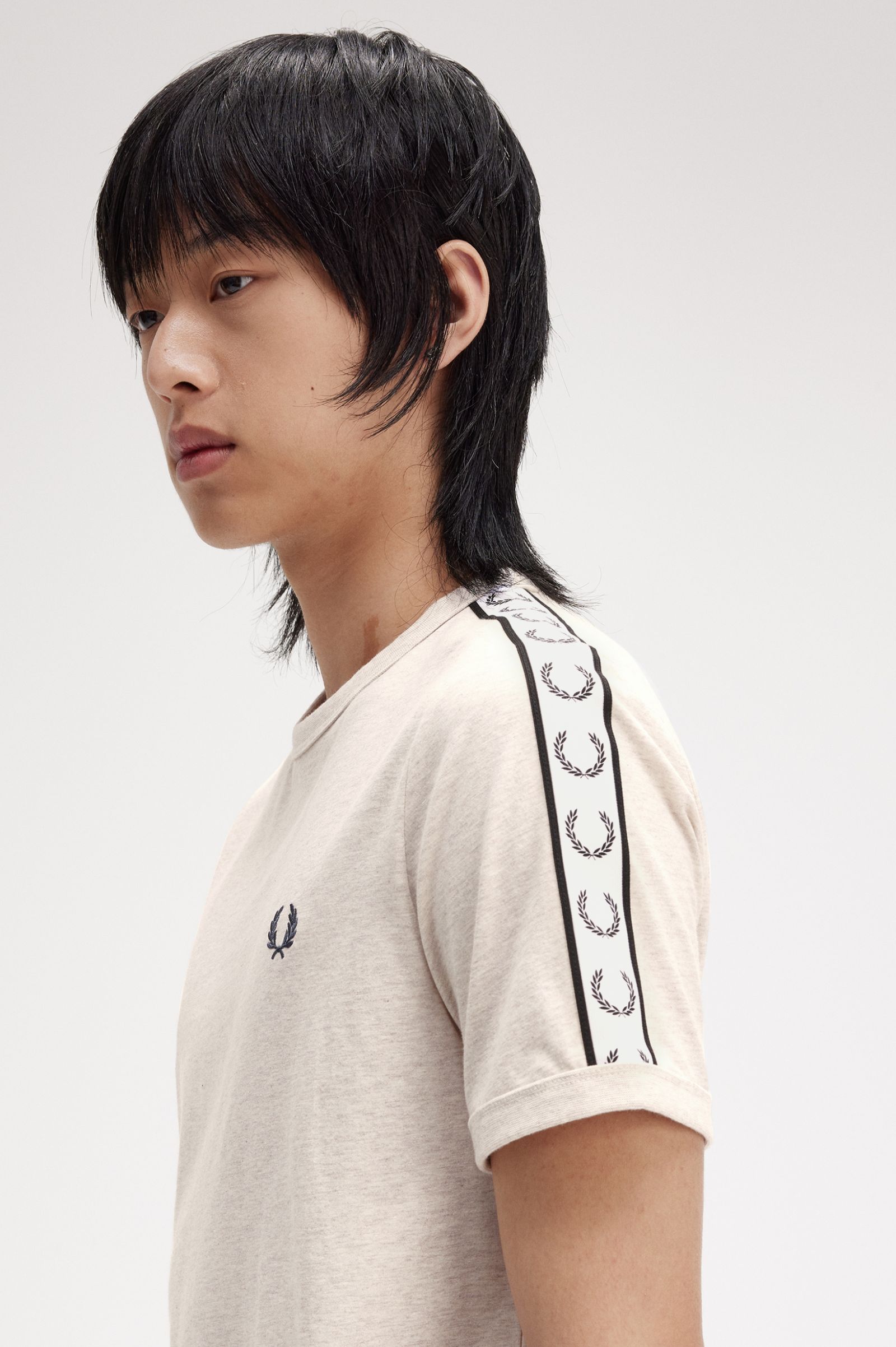 Fred Perry Camiseta Ringer con cinta M4620 Gacha jaspeado