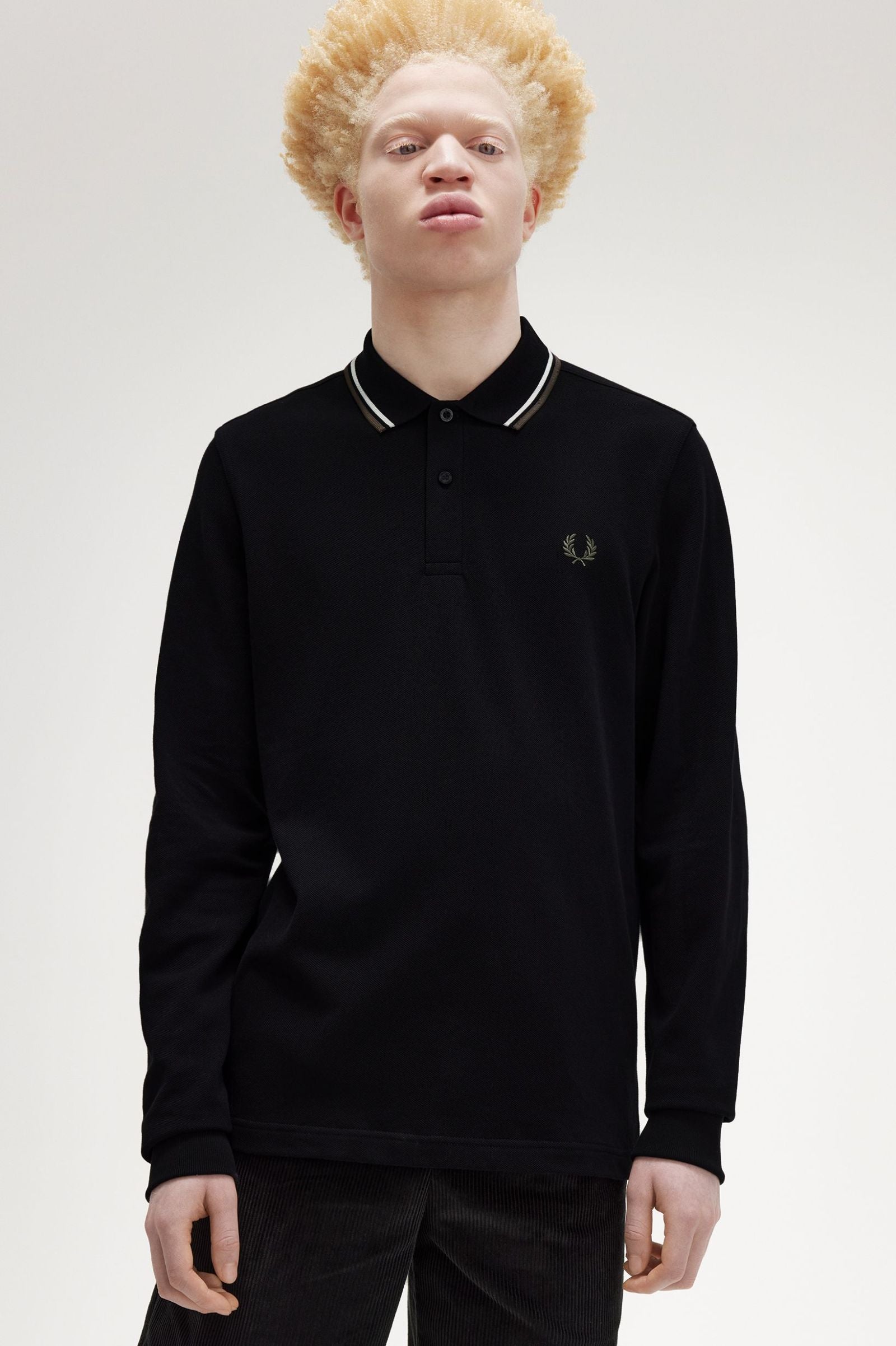 Fred Perry Polo M3636 Manga Larga Negro / Crudo / Verde Laurel Wreath