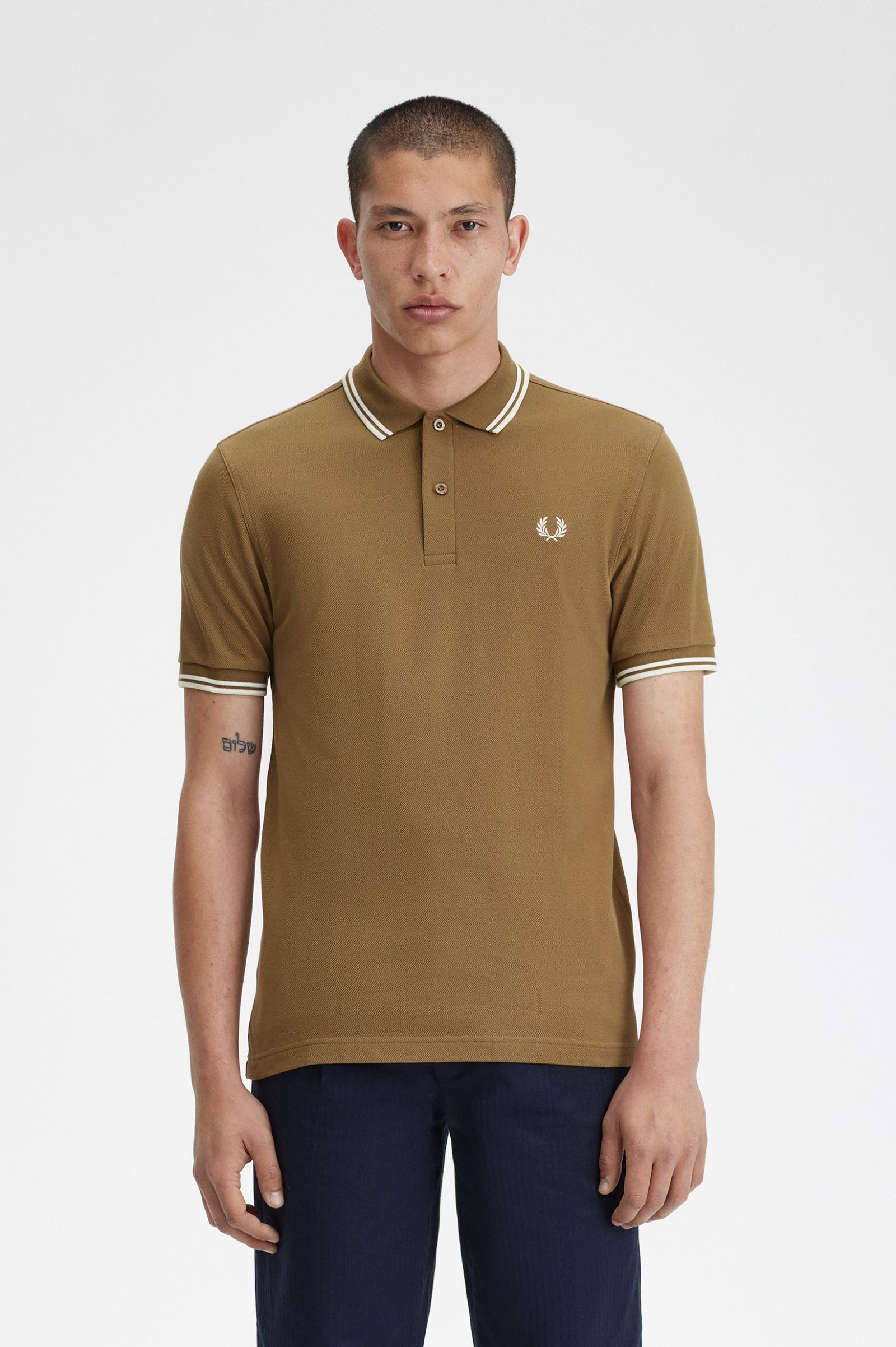 Polo Fred Perry M3600 marrón hombre