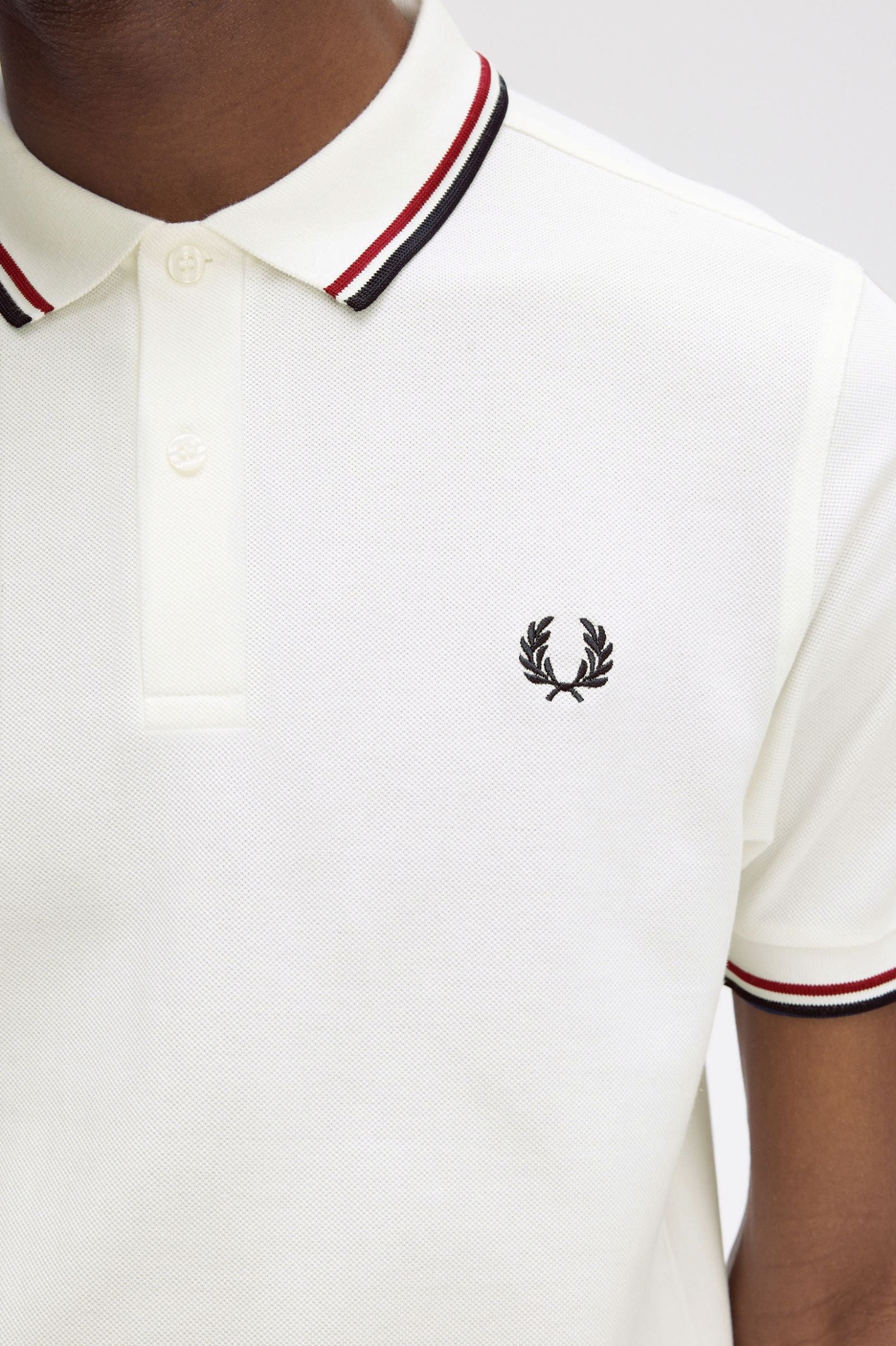 Fred Perry Polo M3600 Blanco nieve / Rojo tostado / Azul marino